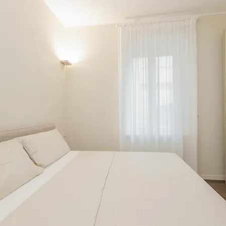 Volta Center, Porta Nuova Apartament